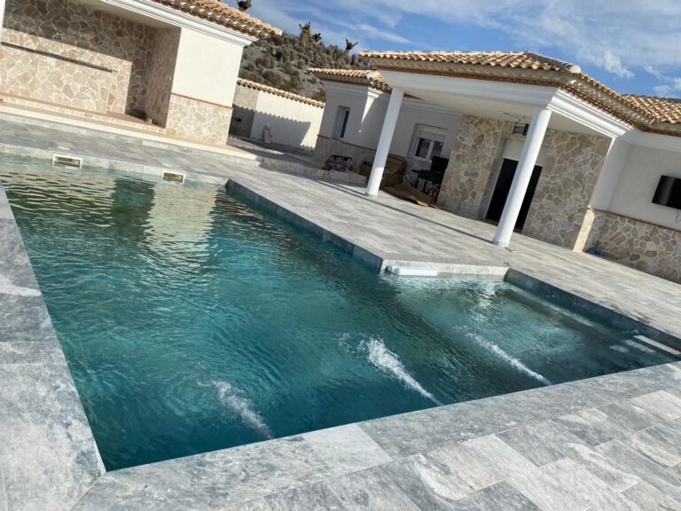 Modern 4 Bedroom Detached ENGUN
